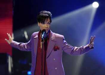 El cantante norteamericano Prince falleció este jueves 21 de abril en su domicilio del condado de Carvery (Minesota), a los 57 años de edad, según confirmó su publicista.