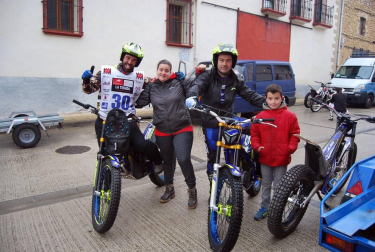 El domingo 8 de mayo se disputó el Trial de Bearin, pueblo del valle de Yerri muy cercano a Estella. La prueba, organizada por el Motoclub Kabras y valedera para el campeonato navarro de la modalidad, contó con la participación de más de 60 pilotos, no sólo pertenecientes a la Comunidad foral sino también llegados de las regiones vecinas como País Vasco o La Rioja.