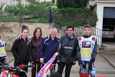 El domingo 8 de mayo se disputó el Trial de Bearin, pueblo del valle de Yerri muy cercano a Estella. La prueba, organizada por el Motoclub Kabras y valedera para el campeonato navarro de la modalidad, contó con la participación de más de 60 pilotos, no sólo pertenecientes a la Comunidad foral sino también llegados de las regiones vecinas como País Vasco o La Rioja.