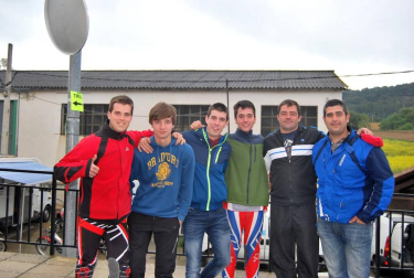 El domingo 8 de mayo se disputó el Trial de Bearin, pueblo del valle de Yerri muy cercano a Estella. La prueba, organizada por el Motoclub Kabras y valedera para el campeonato navarro de la modalidad, contó con la participación de más de 60 pilotos, no sólo pertenecientes a la Comunidad foral sino también llegados de las regiones vecinas como País Vasco o La Rioja.