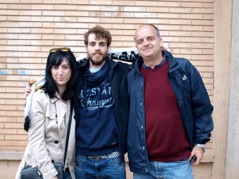 Más de dos mil personas se acercaron al campo del fútbol del CD Tudelano para presenciar el último partido en casa antes de los Play Off, encuentro que la directiva del club ribero decidió que fuera de “ayuda al club”. En el campo, el equipo de la capital ribera se enfrentó contra el UD Logroñés en un partido en el que las defensas se impusieron a las delanteras y que finalizó sin goles. Un empate que permite al club sumar ya 22 partidos sin conocer la derrota. Los tudelanos vivieron con intensidad en las gradas esta última sesión de fútbol antes de que comiencen los emocionantes cruces que pueden llevar al equipo, por primera vez en su historia, a Segunda División A.