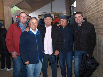 Más de dos mil personas se acercaron al campo del fútbol del CD Tudelano para presenciar el último partido en casa antes de los Play Off, encuentro que la directiva del club ribero decidió que fuera de “ayuda al club”. En el campo, el equipo de la capital ribera se enfrentó contra el UD Logroñés en un partido en el que las defensas se impusieron a las delanteras y que finalizó sin goles. Un empate que permite al club sumar ya 22 partidos sin conocer la derrota. Los tudelanos vivieron con intensidad en las gradas esta última sesión de fútbol antes de que comiencen los emocionantes cruces que pueden llevar al equipo, por primera vez en su historia, a Segunda División A.