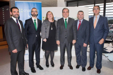 Nafarco, en colaboración con el Colegio Oficial de Farmacéuticos de Navarra, organizó el lunes 9 de mayo una conferencia a cargo de Jesús Aguilar, presidente del Consejo General de Colegios de Farmacéuticos, en el que se expusieron los modelos de farmacia europeos y las últimas novedades sobre medicamentos hospitalarios, distribución farmacéutica y apoyo al modelo.