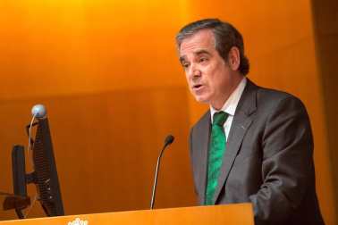 Nafarco, en colaboración con el Colegio Oficial de Farmacéuticos de Navarra, organizó el lunes 9 de mayo una conferencia a cargo de Jesús Aguilar, presidente del Consejo General de Colegios de Farmacéuticos, en el que se expusieron los modelos de farmacia europeos y las últimas novedades sobre medicamentos hospitalarios, distribución farmacéutica y apoyo al modelo.