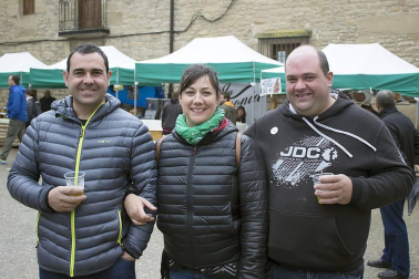Dicastillo acogió un año más la fiesta en honor a este preciado manjar. El Ayuntamiento de la localidad junto al Consorcio Turístico de Tierra Estella fueron los encargados de organizar el evento, cuyo acto más esperado fue la degustación popular, al que acompañó el Certamen de Espárrago, que ha alcanzado su vigésima edición, y el XVIII Mercado de Productos Artesanos Agroalimentarios.