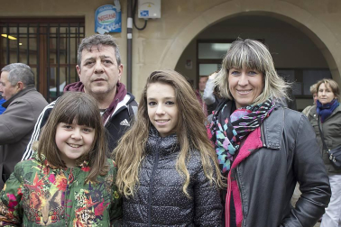 Dicastillo acogió un año más la fiesta en honor a este preciado manjar. El Ayuntamiento de la localidad junto al Consorcio Turístico de Tierra Estella fueron los encargados de organizar el evento, cuyo acto más esperado fue la degustación popular, al que acompañó el Certamen de Espárrago, que ha alcanzado su vigésima edición, y el XVIII Mercado de Productos Artesanos Agroalimentarios.