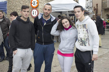 Dicastillo acogió un año más la fiesta en honor a este preciado manjar. El Ayuntamiento de la localidad junto al Consorcio Turístico de Tierra Estella fueron los encargados de organizar el evento, cuyo acto más esperado fue la degustación popular, al que acompañó el Certamen de Espárrago, que ha alcanzado su vigésima edición, y el XVIII Mercado de Productos Artesanos Agroalimentarios.