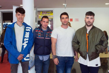 Del 6 al 8 de mayo, Refena acogió por cuarto año consecutivo la mayor feria outlet de Navarra, con descuentos anunciados del 70%, 80% y 90% en primeras marcas de moda, deporte, infantil, urban, surf, snow, etc. La oferta se completó con zona gastronómica y diferentes promociones y sorteos. Los que se animaron a visitar la feria se encontraron con casi 300 stands en los que se pusieron a la venta hasta 250.000 artículos en stock.