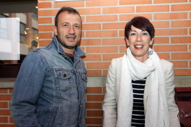 El cantautor Luis Eduardo Aute presentó el 13 de mayo, en el Auditorio Barañáin su último trabajo: 'La gira luna. De la luz y la sombra'. En él recorrió cinco décadas dedicadas a la música con la interpretación de sus canciones más recordadas como 'Al alba', 'Pasaba por aquí', 'La belleza', 'Una de dos', 'Las cuatro y diez' o 'Alevosía'. El evento contó, además, con el aliciente de poder ver al inicio del concierto la proyección del mediometraje de animación 'Vincent y el giraluna', dirigido por el propio Aute, que también es el autor de los dibujos y la banda sonora.