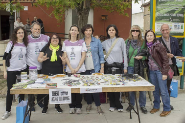 Los vecinos de Allo disfrutaron de unas animadas fiestas en honor a San Isidro. Las cámaras de ¡Click! se acercaron la mañana del sábado 14 de mayo, jornada en la que se celebró una carrera solidaria en favor de Asorna (Asociación de Personas Sordas de Navarra), además de una degustación de migas y la actuación de la Batukada 'La Farruka'.