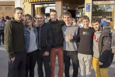 Los vecinos de Allo disfrutaron de unas animadas fiestas en honor a San Isidro. Las cámaras de ¡Click! se acercaron la mañana del sábado 14 de mayo, jornada en la que se celebró una carrera solidaria en favor de Asorna (Asociación de Personas Sordas de Navarra), además de una degustación de migas y la actuación de la Batukada 'La Farruka'.