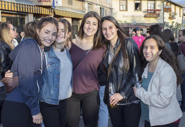 Los vecinos de Allo disfrutaron de unas animadas fiestas en honor a San Isidro. Las cámaras de ¡Click! se acercaron la mañana del sábado 14 de mayo, jornada en la que se celebró una carrera solidaria en favor de Asorna (Asociación de Personas Sordas de Navarra), además de una degustación de migas y la actuación de la Batukada 'La Farruka'.