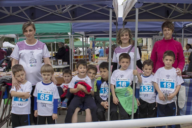 Los vecinos de Allo disfrutaron de unas animadas fiestas en honor a San Isidro. Las cámaras de ¡Click! se acercaron la mañana del sábado 14 de mayo, jornada en la que se celebró una carrera solidaria en favor de Asorna (Asociación de Personas Sordas de Navarra), además de una degustación de migas y la actuación de la Batukada 'La Farruka'.
