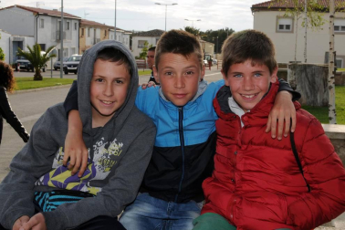 Los vecinos de Rada dieron la bienvenida a sus nuevos gigantes, Don Tizón y Doña Toda, que protagonizaron la apertura de sus fiestas en honor a San Isidro, entre el 13 y el 15 de mayo. Conciertos, ronda de jotas, festejos religiosos, encierros y capeas fueron desgranándose a lo largo de los tres días.