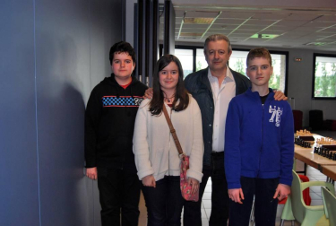Las instalaciones de la SDC Echavacoiz acogieron la Primera Ronda del Torneo de Primavera de Ajedrez en el que compitieron de forma unificada las diferentes categorías, y que estuvo organizado por la Federación Navarra de este deporte. Los 63 ajedrecistas que tomaron parte en este primer encuentro, deberán afrontar otras cinco rondas más, que tendrán lugar en el Salón de Actos de la Residencia Fuerte del Príncipe.