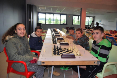Las instalaciones de la SDC Echavacoiz acogieron la Primera Ronda del Torneo de Primavera de Ajedrez en el que compitieron de forma unificada las diferentes categorías, y que estuvo organizado por la Federación Navarra de este deporte. Los 63 ajedrecistas que tomaron parte en este primer encuentro, deberán afrontar otras cinco rondas más, que tendrán lugar en el Salón de Actos de la Residencia Fuerte del Príncipe.