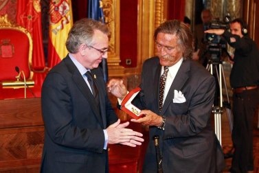 El reportero y deportista Miguel de la Quadra-Salcedo ha fallecido a las 6.00 horas de este viernes en su domicilio de Madrid, a los 84 años .