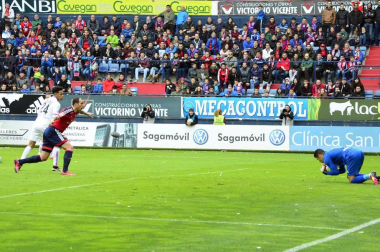 Imágenes del encuentro correspondiente a la jornada 39, de la temporada 2015/2016, disputado en El Sadar.