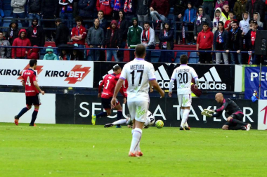 Imágenes del encuentro correspondiente a la jornada 39, de la temporada 2015/2016, disputado en El Sadar.