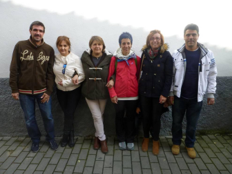 El grupo de teatro local de Lumbier presentó su última obra en el cine parroquial. Dos sesiones, durante el pasado fin de semana, para hacer disfrutar a familiares, amigos y vecinos con la representación de 'El último mono', una adaptación del exitoso Manolito gafotas, que se ha puesto en marcha bajo la dirección de Ángel Sagüés.