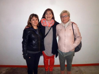 El grupo de teatro local de Lumbier presentó su última obra en el cine parroquial. Dos sesiones, durante el pasado fin de semana, para hacer disfrutar a familiares, amigos y vecinos con la representación de 'El último mono', una adaptación del exitoso Manolito gafotas, que se ha puesto en marcha bajo la dirección de Ángel Sagüés.
