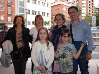 El Teatro Gaztambide recibió el sábado 21 de mayo a actores de la envergadura de Juanjo Artero, Álvaro de Luna, Tina Sainz, Sara Cozar o Mikel Laskurain que presentaron la obra 'El hijo de la novia', adaptación teatral del éxito cinematográfico del mismo nombre. Las historias cruzadas de estos personajes, que navegan entre la comedia y el drama, atrapó al numeroso público que se acercó a la capital ribera.