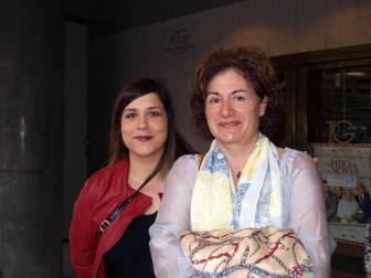 El Teatro Gaztambide recibió el sábado 21 de mayo a actores de la envergadura de Juanjo Artero, Álvaro de Luna, Tina Sainz, Sara Cozar o Mikel Laskurain que presentaron la obra 'El hijo de la novia', adaptación teatral del éxito cinematográfico del mismo nombre. Las historias cruzadas de estos personajes, que navegan entre la comedia y el drama, atrapó al numeroso público que se acercó a la capital ribera.