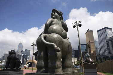 Botero llena de curvas el centro de Hong Kong