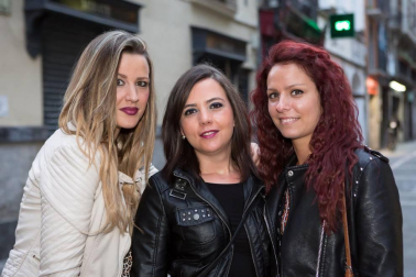 Las calles de Pamplona se llenaron de actividad durante la celebración del Día del Casco Viejo. Una fiesta muy esperada y a la que no frenó ni la presencia de la lluvia durante la tarde. Exposiciones, charlas y talleres ya habían servido de prólogo durante la semana anterior, pero el día grande fue el sábado 28 de mayo, con la puesta en marcha de un amplísimo programa que abarcó 23 escenarios diferentes por todo el barrio.