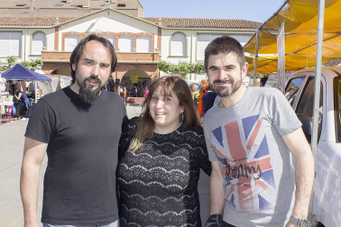 El Ayuntamiento de Mendavia en colaboración con la local Sociedad de cazadores La Vega y la Federación Navarra de este deporte organizó el domingo 29 de mayo el Día del cazador navarro. Exhibiciones de diferentes tipos de caza, muestra de perros, carreras, feria de artesanía y una comida popular fueron los actos que amenizaron la jornada.