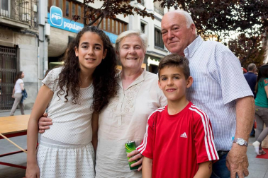 El 27 de mayo Avelino Moda celebró su 30 aniversario con un desfile en la céntrica calle Gaztambide para que todo el mundo pudiera ver en la pasarela a jóvenes tudelanos presentando la temporada primavera verano 2016 de la tienda. Tras el desfile, photocall con sus clientes y amigos en el bar de moda Lupita donde continuaron la fiesta.