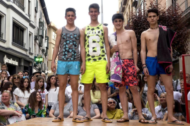 El 27 de mayo Avelino Moda celebró su 30 aniversario con un desfile en la céntrica calle Gaztambide para que todo el mundo pudiera ver en la pasarela a jóvenes tudelanos presentando la temporada primavera verano 2016 de la tienda. Tras el desfile, photocall con sus clientes y amigos en el bar de moda Lupita donde continuaron la fiesta.