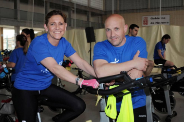 El polideportivo municipal acogió la cuarta edición del Maratón solidario de spinning Villa de Andosilla, que se celebró el sábado 28 de mayo. Más de 60 deportistas participaron en la cita deportiva y solidaria, para la que se organizaron cuatro sesiones con monitores llegados de diferentes localidades. Durante el evento se recaudaron fondos para la Asociación Navarra contra el Cáncer.