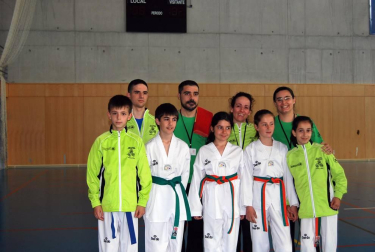 El sábado 28 de mayo tuvo lugar en el Polideportivo Municipal de Berriozar la jornada final de los Juegos Deportivos de Navarra (JDN). Tres clasificados por categoría en Poomsae (Técnica) y cuatro por peso en Combate, conformaron los más de 130 taekwondistas llegados de 17 clubes navarros y que tomaron parte en este evento, con el que se puso el cierre a la competición escolar.