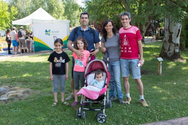 Un año más, los Depósitos de Mendillorri fueron el escenario perfecto en el que la Mancomunidad de la Comarca de Pamplona celebró una nueva edición de la Fiesta del Agua. Un divertido encuentro en el que pequeños y mayores aprenden a hacer un uso responsable del agua mientras se divierten con multitud de actividades: trenecito, hinchables, barcas, segways, juegos de agua, talleres infantiles, fiesta de la espuma o taberna del agua.