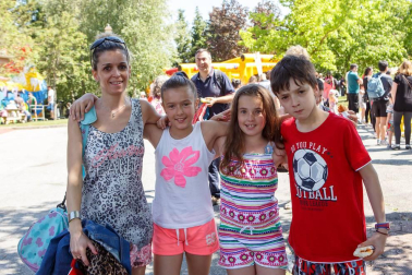 Un año más, los Depósitos de Mendillorri fueron el escenario perfecto en el que la Mancomunidad de la Comarca de Pamplona celebró una nueva edición de la Fiesta del Agua. Un divertido encuentro en el que pequeños y mayores aprenden a hacer un uso responsable del agua mientras se divierten con multitud de actividades: trenecito, hinchables, barcas, segways, juegos de agua, talleres infantiles, fiesta de la espuma o taberna del agua.