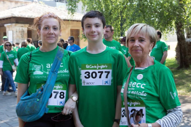 La Asociación Española Contra el Cáncer (AECC) organizó en Pamplona, el domingo 5 de junio, la III Marcha Contra el Cáncer 'AECC Navarra en Marcha' a beneficio de esta entidad. La salida estuvo situada en la Ciudadela y la meta en la avenida de Carlos III. Un recorrido de 5 kilómetros que se podía realizar tanto corriendo como andando y cuyos fondos se destinarán de forma íntegra a los programas y actividades que desarrolla la AECC en Navarra: apoyo integral a pacientes de cáncer y a su familia, prevención y detección precoz del cáncer e investigación.