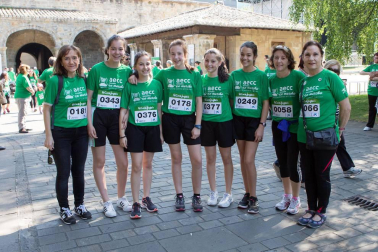 La Asociación Española Contra el Cáncer (AECC) organizó en Pamplona, el domingo 5 de junio, la III Marcha Contra el Cáncer 'AECC Navarra en Marcha' a beneficio de esta entidad. La salida estuvo situada en la Ciudadela y la meta en la avenida de Carlos III. Un recorrido de 5 kilómetros que se podía realizar tanto corriendo como andando y cuyos fondos se destinarán de forma íntegra a los programas y actividades que desarrolla la AECC en Navarra: apoyo integral a pacientes de cáncer y a su familia, prevención y detección precoz del cáncer e investigación.