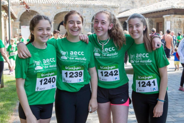 La Asociación Española Contra el Cáncer (AECC) organizó en Pamplona, el domingo 5 de junio, la III Marcha Contra el Cáncer 'AECC Navarra en Marcha' a beneficio de esta entidad. La salida estuvo situada en la Ciudadela y la meta en la avenida de Carlos III. Un recorrido de 5 kilómetros que se podía realizar tanto corriendo como andando y cuyos fondos se destinarán de forma íntegra a los programas y actividades que desarrolla la AECC en Navarra: apoyo integral a pacientes de cáncer y a su familia, prevención y detección precoz del cáncer e investigación.