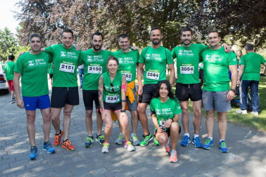 La Asociación Española Contra el Cáncer (AECC) organizó en Pamplona, el domingo 5 de junio, la III Marcha Contra el Cáncer 'AECC Navarra en Marcha' a beneficio de esta entidad. La salida estuvo situada en la Ciudadela y la meta en la avenida de Carlos III. Un recorrido de 5 kilómetros que se podía realizar tanto corriendo como andando y cuyos fondos se destinarán de forma íntegra a los programas y actividades que desarrolla la AECC en Navarra: apoyo integral a pacientes de cáncer y a su familia, prevención y detección precoz del cáncer e investigación.