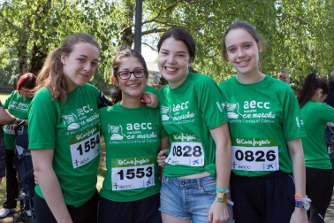 La Asociación Española Contra el Cáncer (AECC) organizó en Pamplona, el domingo 5 de junio, la III Marcha Contra el Cáncer 'AECC Navarra en Marcha' a beneficio de esta entidad. La salida estuvo situada en la Ciudadela y la meta en la avenida de Carlos III. Un recorrido de 5 kilómetros que se podía realizar tanto corriendo como andando y cuyos fondos se destinarán de forma íntegra a los programas y actividades que desarrolla la AECC en Navarra: apoyo integral a pacientes de cáncer y a su familia, prevención y detección precoz del cáncer e investigación.