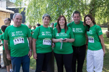 La Asociación Española Contra el Cáncer (AECC) organizó en Pamplona, el domingo 5 de junio, la III Marcha Contra el Cáncer 'AECC Navarra en Marcha' a beneficio de esta entidad. La salida estuvo situada en la Ciudadela y la meta en la avenida de Carlos III. Un recorrido de 5 kilómetros que se podía realizar tanto corriendo como andando y cuyos fondos se destinarán de forma íntegra a los programas y actividades que desarrolla la AECC en Navarra: apoyo integral a pacientes de cáncer y a su familia, prevención y detección precoz del cáncer e investigación.