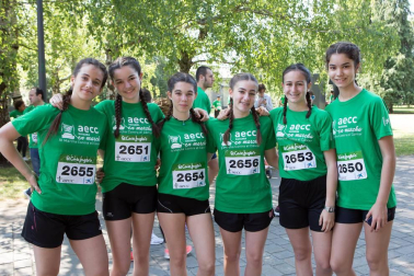 La Asociación Española Contra el Cáncer (AECC) organizó en Pamplona, el domingo 5 de junio, la III Marcha Contra el Cáncer 'AECC Navarra en Marcha' a beneficio de esta entidad. La salida estuvo situada en la Ciudadela y la meta en la avenida de Carlos III. Un recorrido de 5 kilómetros que se podía realizar tanto corriendo como andando y cuyos fondos se destinarán de forma íntegra a los programas y actividades que desarrolla la AECC en Navarra: apoyo integral a pacientes de cáncer y a su familia, prevención y detección precoz del cáncer e investigación.