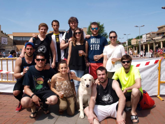El sábado 4 de junio el Paseo del Queiles acogió la segunda edición del torneo de Streetball Juantxo & Friends, una jornada deportiva, solidaria y de recuerdo organizada por la peña Andatu. Hubo enfrentamientos en categorías desde minibasket a senior tanto femenino como masculino. El buen tiempo y el ambiente deportivo y festivo convirtió la jornada en todo un éxito.