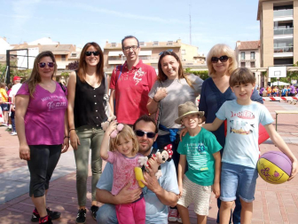El sábado 4 de junio el Paseo del Queiles acogió la segunda edición del torneo de Streetball Juantxo & Friends, una jornada deportiva, solidaria y de recuerdo organizada por la peña Andatu. Hubo enfrentamientos en categorías desde minibasket a senior tanto femenino como masculino. El buen tiempo y el ambiente deportivo y festivo convirtió la jornada en todo un éxito.