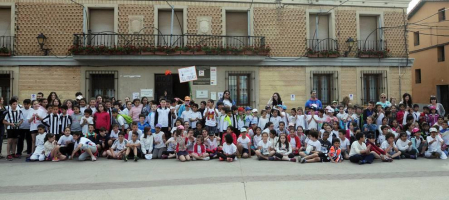 Los colegios públicos de Valtierra, Cadreita y Villafranca celebraron el 5 de junio las Olimpiadas Intercentros. 450 alumnos disfrutaron de esta iniciativa deportiva, en la que se disputaron pruebas clásicas de atletismo como velocidad o saltos de longitud y altura. Una jornada en la que el compañerismo fue el principal protagonista.