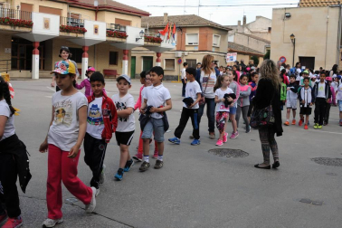 Los colegios públicos de Valtierra, Cadreita y Villafranca celebraron el 5 de junio las Olimpiadas Intercentros. 450 alumnos disfrutaron de esta iniciativa deportiva, en la que se disputaron pruebas clásicas de atletismo como velocidad o saltos de longitud y altura. Una jornada en la que el compañerismo fue el principal protagonista.