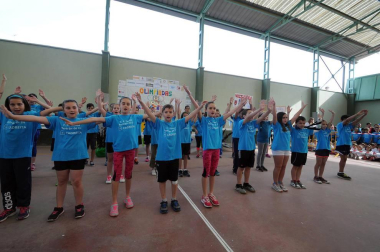 Los colegios públicos de Valtierra, Cadreita y Villafranca celebraron el 5 de junio las Olimpiadas Intercentros. 450 alumnos disfrutaron de esta iniciativa deportiva, en la que se disputaron pruebas clásicas de atletismo como velocidad o saltos de longitud y altura. Una jornada en la que el compañerismo fue el principal protagonista.