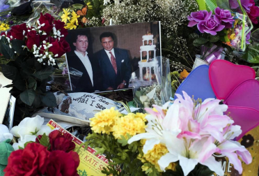 El legendario boxeador Mohamed Ali ha completado este viernes su último viaje con una multitudinaria procesión hacia su tumba que ha mezclado emoción, gloria y fervor universal.
