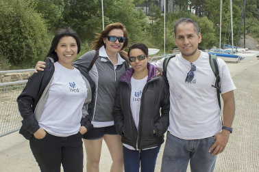 El embalse de Alloz y sus alrededores se convirtieron un año más en escenario de una de las pruebas triatletas más espectaculares de Navarra. 475 deportistas participaron en la edición 2016, que se celebró el 18 de junio, y que ofreció dos opciones de carrera a los participantes: distancia sprint y olímpica. Una de las novedades de este año ha sido la inclusión de esta prueba como una de las cuatro que permiten la clasificación para el campeonato de España de Triatlón en distancia olímpica.